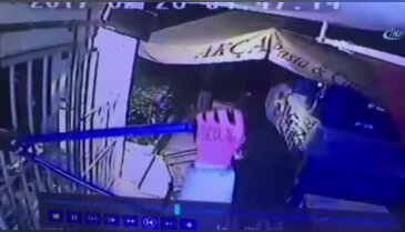 İstanbul'da tekel bayiden hırsızlık kamerada