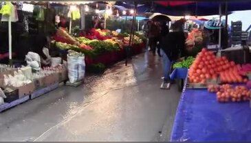 Bursa Mudanya'da pazar yeri dereye döndü