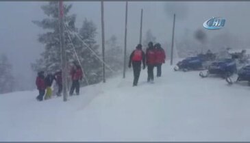 Bursa Uludağ'da 'ölü nokta'da kaybolan kayakçıyı JAK timi kurtardı