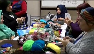Engelli kadınlar hayata örgü şişleriyle tutunuyor
