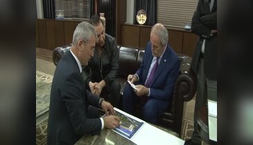 Ünlülerin doktorundan Bursa Harmancık'a okul