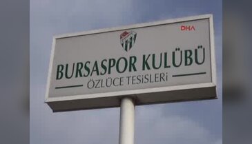 Bursaspor taraftarları takım otobüsünün camlarını kırdı
