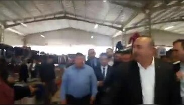 Çavuşoğlu'na pazarcıdan tepki: 'Gonuşmadan geçmeycen, cevap vercen'