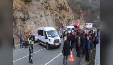 Devrilen tanker alev alev yandı