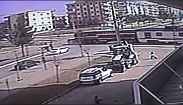 Trenin otomobile çarpma anı kamerada!