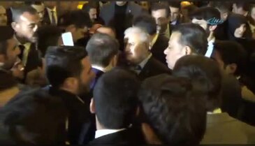 Başbakan vatandaşlarla özçekim yaptı