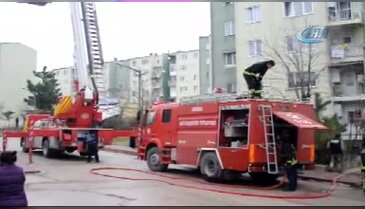 Bursa'da yangında mahsur kalan 9 kişiyi itfaiye kurtardı