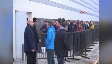 Bursa'da indirimli elektronik ürün kuyruğu