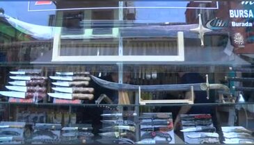 Bursa'da adam boyu kılıç yaptı, siparişlere yetişemiyor