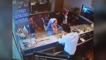 Dolandırıcıya inandı, küpesini, alyansını bozdurup verdi