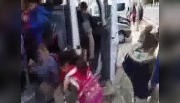 Adana'da 17 kişilik servisten 48 öğrenci çıktı