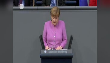 Merkel: Türk politikacılar Almanya'da konuşabilir