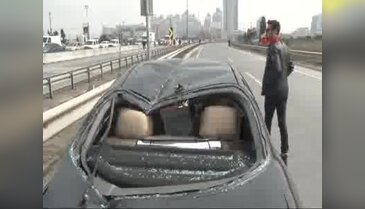Kopan pervane otomobili parçaladı