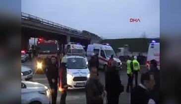 İstanbul'da minibüs kamyona çarptı: 27 yaralı