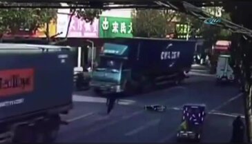 Motosikletli kamyonun altından böyle çıktı