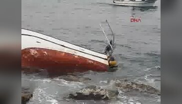 Teknesini kurtarmak için dalgalarla boğuştu