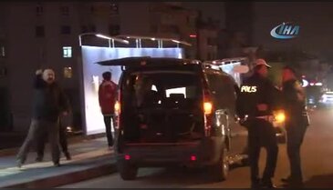 Hollanda'nın Türkiye temsilciliklerine giriş ve çıkışlar kapatıldı