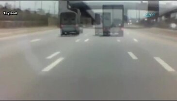 Otomobil alt yola düştü!
