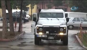 Aranan şahıs damat tıraşı olurken yakalandı