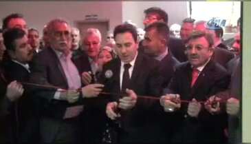 Şehit oğlunun fotoğrafını görünce fenalaştı