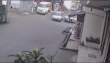 Zonguldak'ta ezilmekten saniyelerle kurtuldu