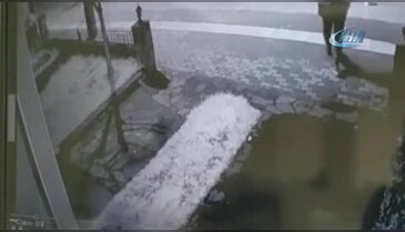 Bursa'da sadaka kutusunu çalan hırsız kameraya yakalandı