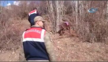 Toprağa gömülü uyuşturucuyu narkotik köpeği buldu