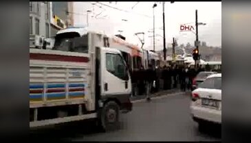 İstanbul'da tramvay raydan çıktı! - 3