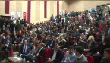 Bakan Çavuşoğlu'na üniversitede büyük sürpriz