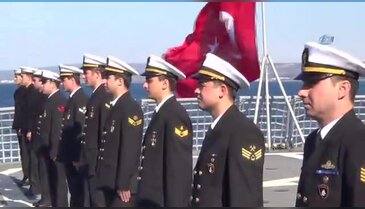 Milli gemilerden Boğaz'da resmi geçit