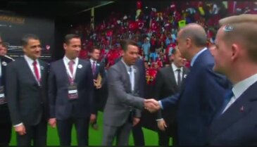 Cumhurbaşkanı Desailly'e penaltı attı