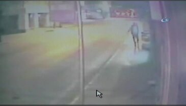 Adana'da iş yerine kürekle saldırı kamerada