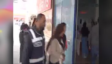 Yakalanınca 'Güzel çek ben yaptım' diyerek poz verdi!