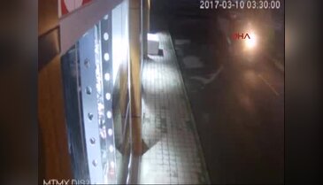 Mağaza sahiplerini tedirgin eden "motosikletli çete" kamerada