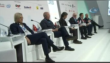Vodofone Türkiye CEO'su Deegan, Bursa'da mobil teknolojiyi anlattı