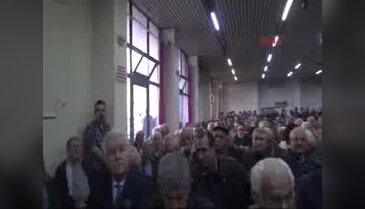 Metin Feyzioğlu Bilecik'te sandalyeye çıkıp konuştu