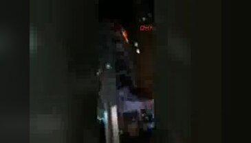 Yangında mahsur kalan kadınları itfaiye kurtardı