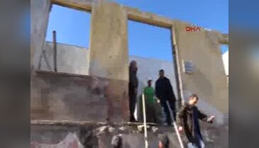 Mezun oldukları köy okulununda tadilat başlattılar
