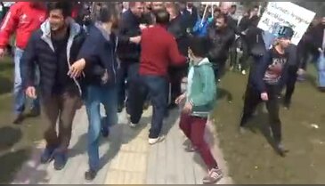 Bursa'da uyuşturucuyu protesto eden mahalleli yol kapattı