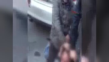 Kız öğrencilere laf atan tacizciyi linç ettiler!