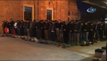 Bakan Çelik Bursa'da vatandaşların kandillerini kutladı