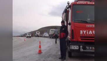 İki araç kafa kafaya çarpıştı: 1 ölü, 6 yaralı