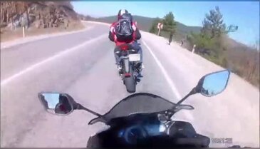 Motosiklet kazası kask kamerasında