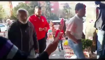 Bursa'da 'Evet' broşürüne tokat attı