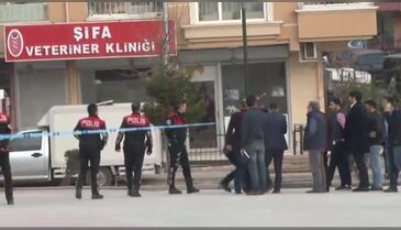 Kuyumcu hırsızları vatandaşların üzerine el bombası attı