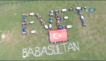 Bursa'da traktörlerle "evet" yazıp gökyüzünden poz verdiler
