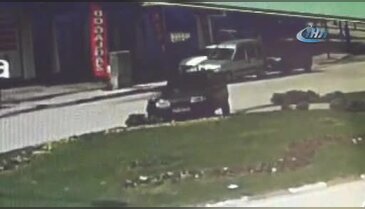 Bursa'da otomobil yaşlı adama böyle çarptı