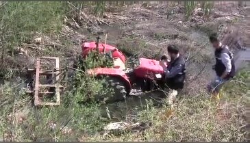 Bursa'da traktör devrildi 1 kişi hayatını kaybetti