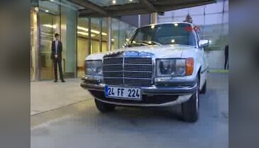 Başbakan Binali Yıldırım'dan klasik otomobille sürprizi