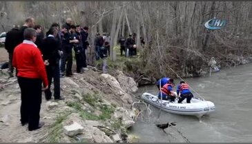 Çocuğunu öldürdüğü derede cesedi bulundu